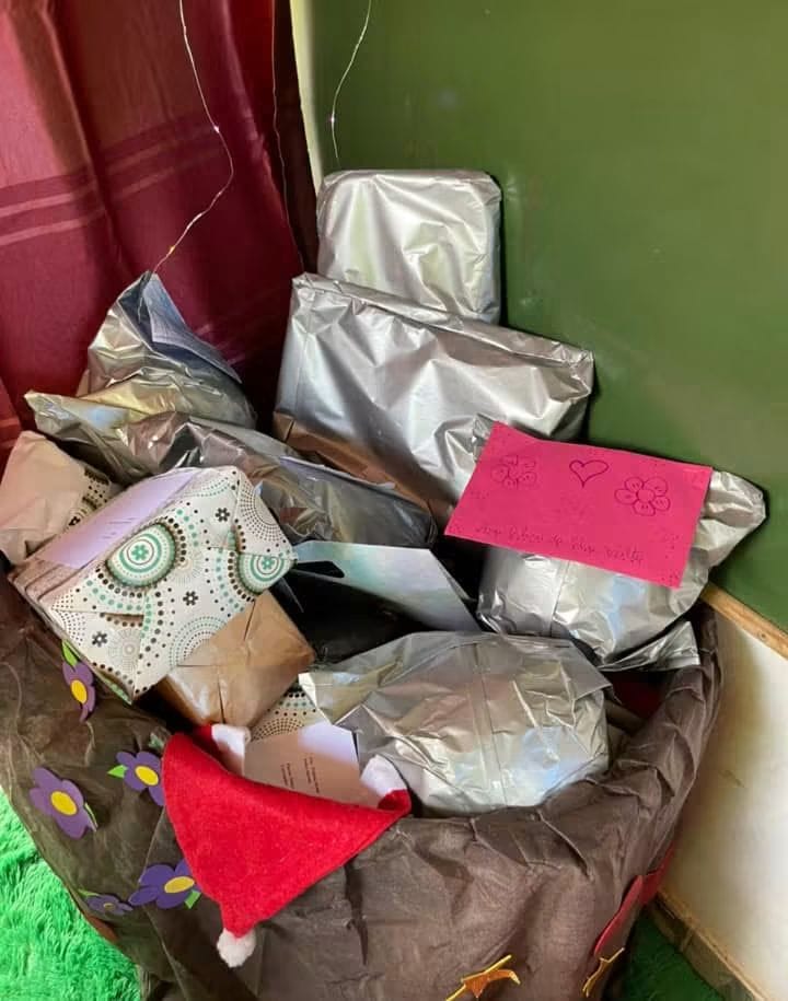 Crianças participando da campanha de Natal
